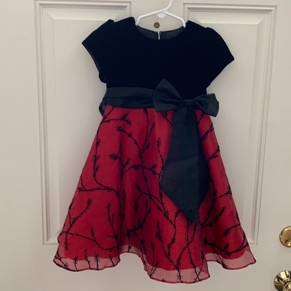 By Dorissa, Gorgeous Delicate Red & Black Dress, Perfect for the Holidays, 2T